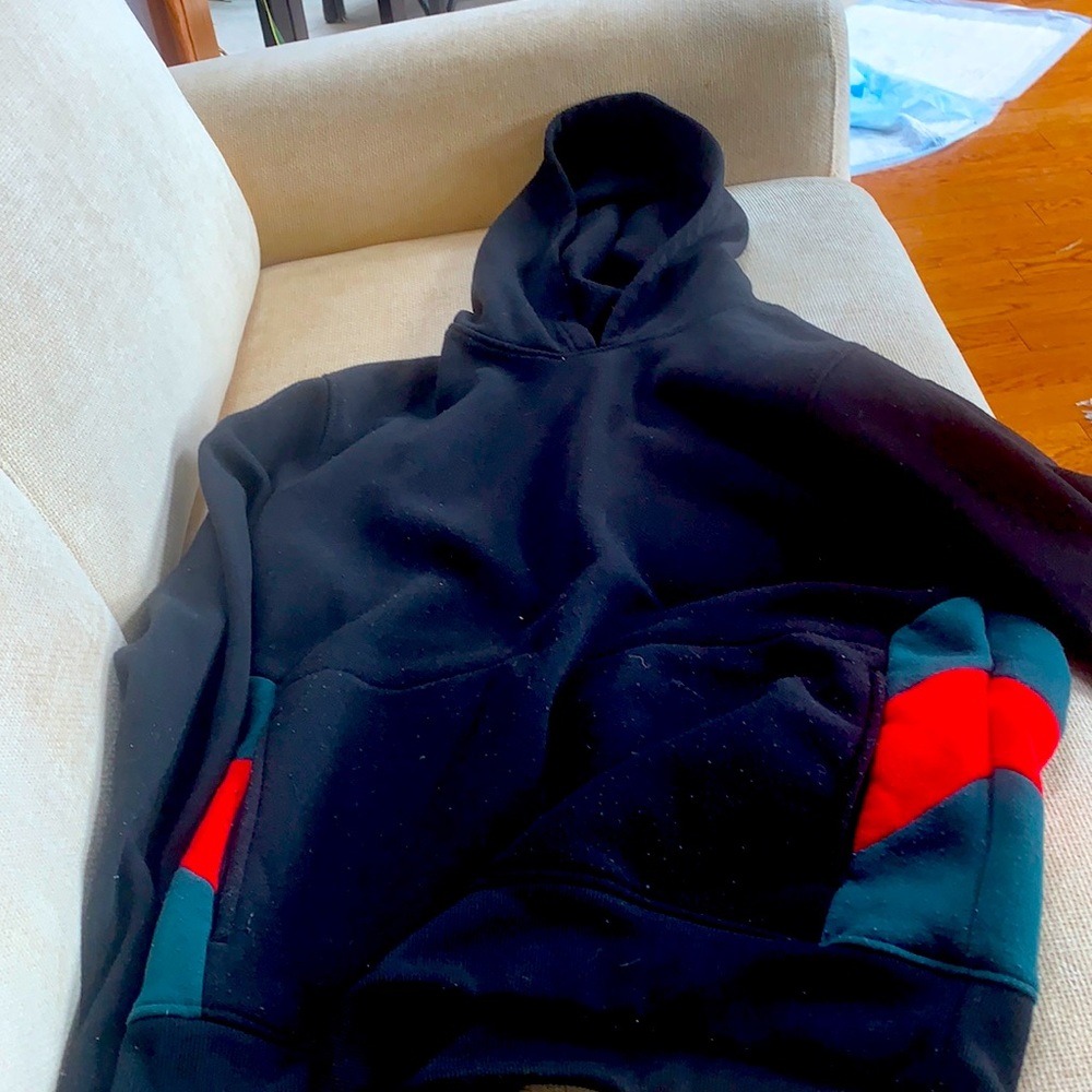 White tag men’s large hoodie